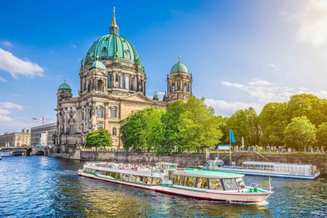 https://phenomglobaltravels.com/wp-content/uploads/2018/09/destination-berlin-02-640x427.jpg